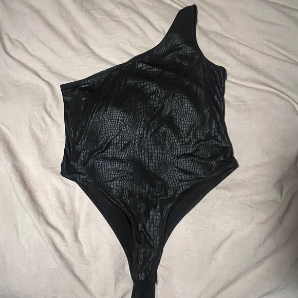 Black reptile print bodysuit - Picture 1 of 4